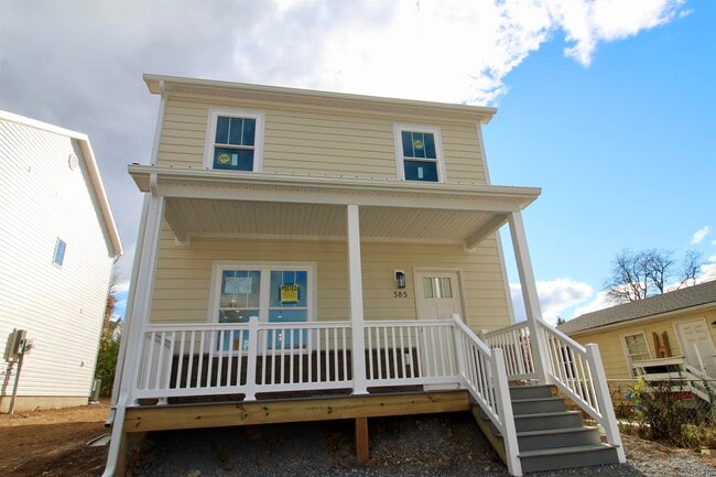 Primary Photo - 385 Effinger St