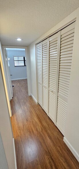 Building Photo - 1017 NW 124th Ave