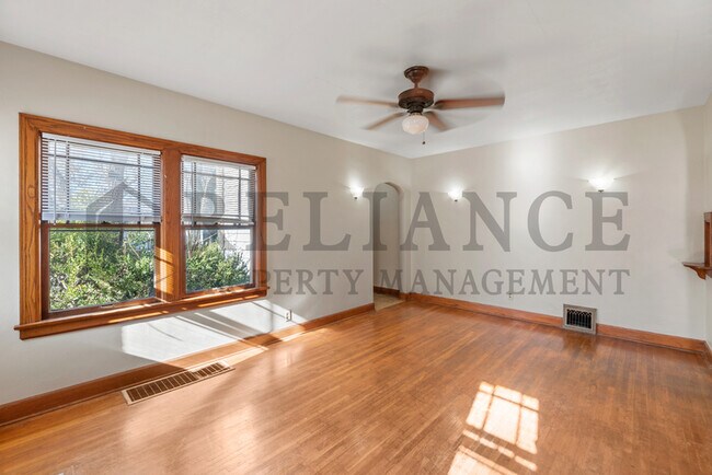 Building Photo - 2010 S Terrace Dr