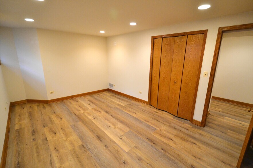 Building Photo - 3767 N Lakewood Ave