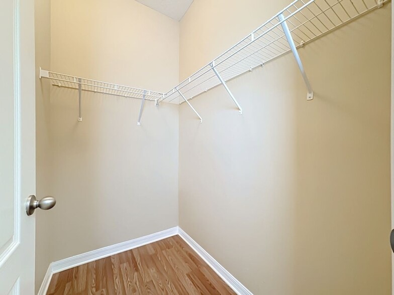 Building Photo - 7434 Surrey Pines Dr