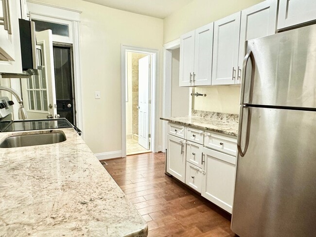 Building Photo - Detached 4 bed 3 bath. Pets Welcome!