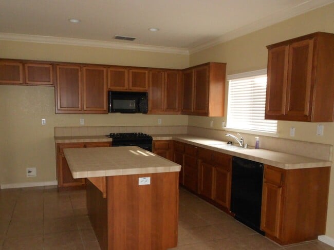 Building Photo - 3 bedroom 2 bath house in Yuba City