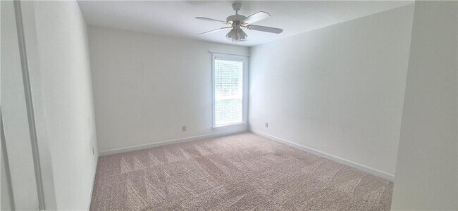 Building Photo - 4937 Chalden Ln NE
