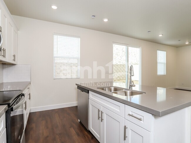 Building Photo - 6541 Enlightenment Dr
