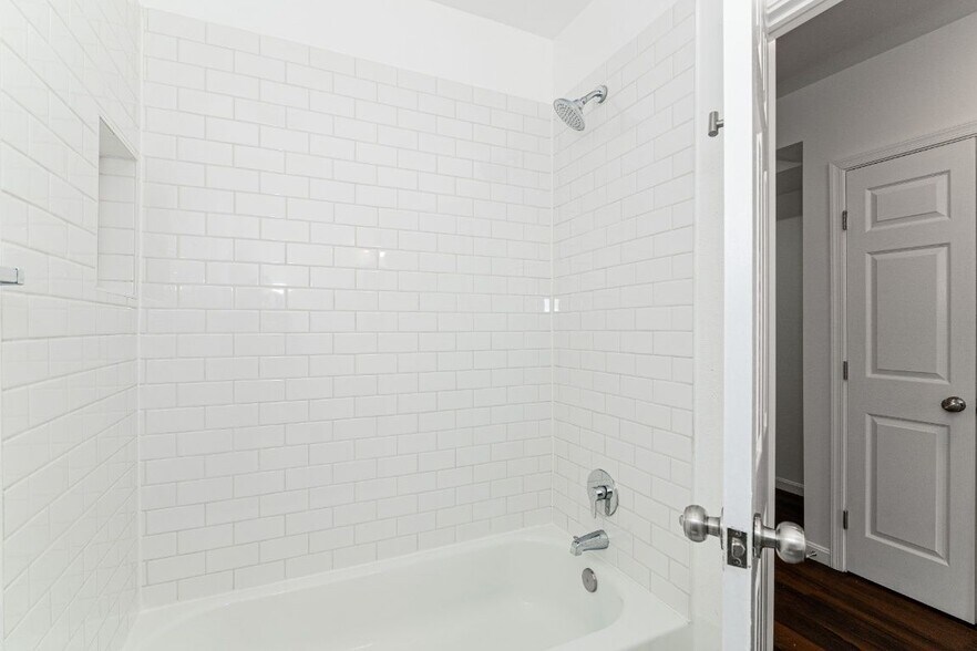 Building Photo - 1838 C St SE