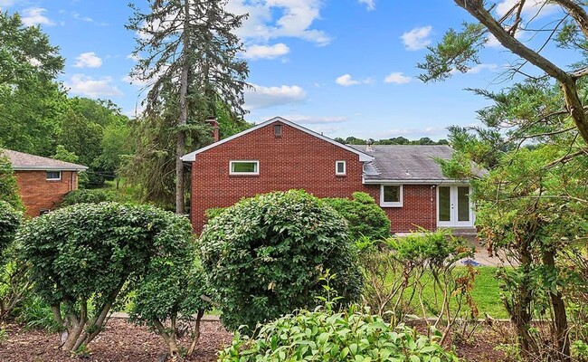 Building Photo - SingleFamily Home
