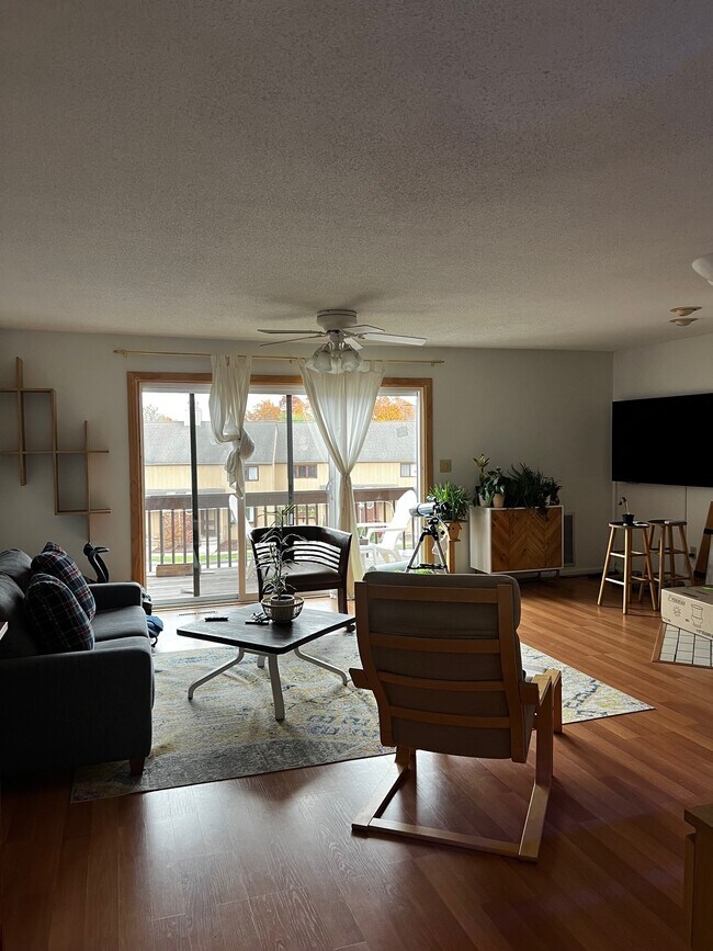 Building Photo - 123 Skyview Dr