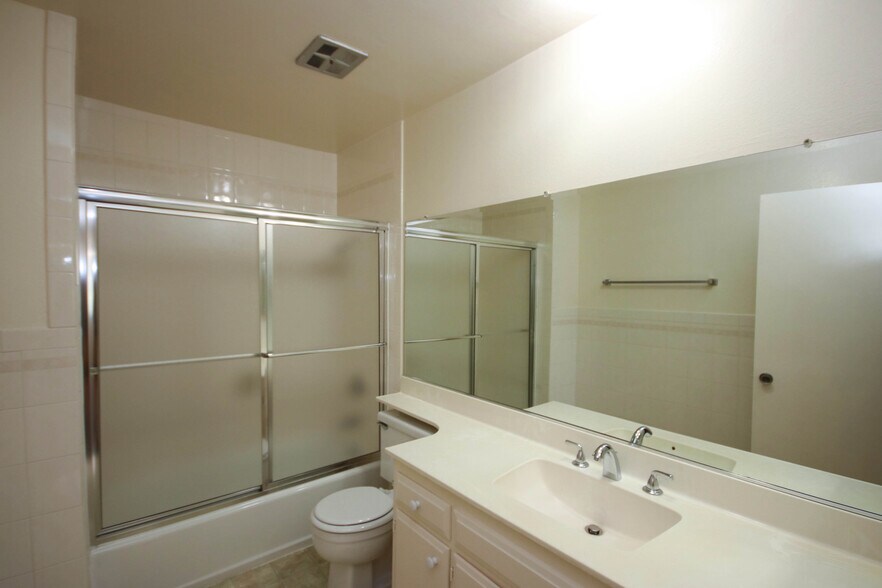 Building Photo - 420 S Madison Ave