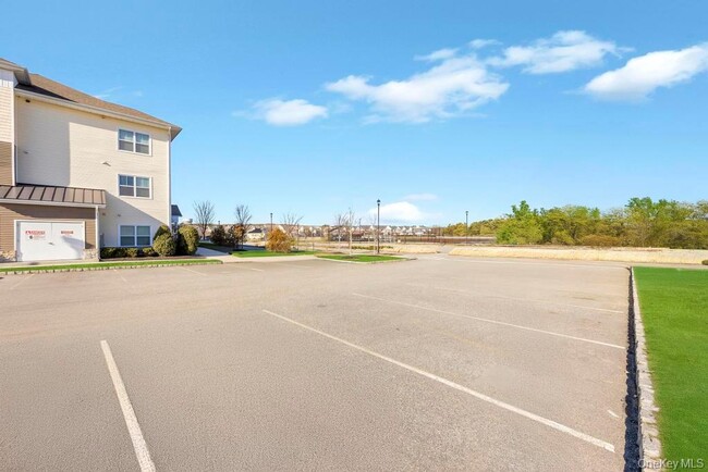 Building Photo - 3 Meadows Ln