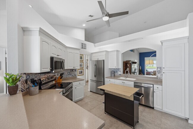 Building Photo - 5941 Sand Wedge Ln