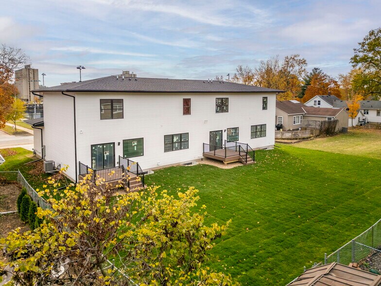 Building Photo - 1305 W 19th St