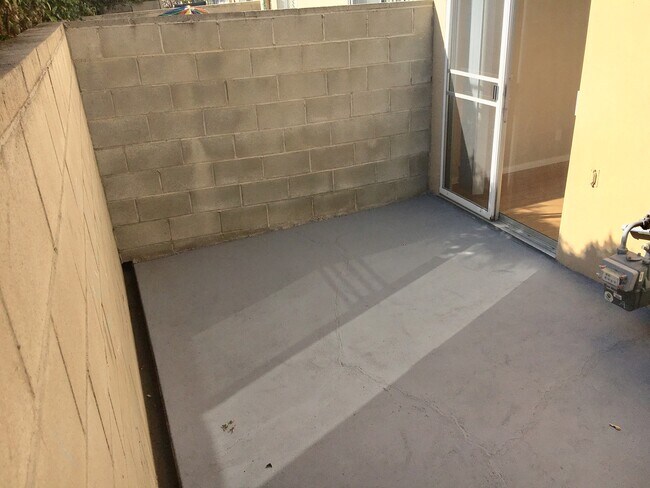 Private Patio - 1511 Yale St