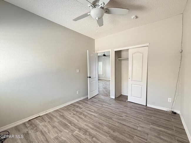 Building Photo - 3729 Loma Brisa Dr