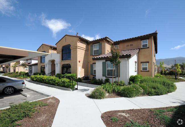 Building Photo - Village at Tehachapi