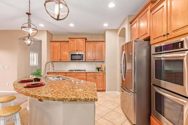 Building Photo - Eagle Glen Cul-de-sac Beauty