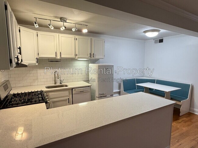 Building Photo - 870 Glendale Terrace NE