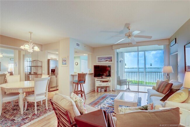 Building Photo - 5750 NE Island Cove Way