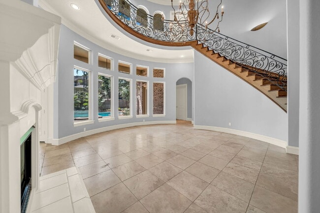 Building Photo - Exceptional 5-bedroom home (2 down) in desirable Woodlands Country Club with landscape & pool mai...