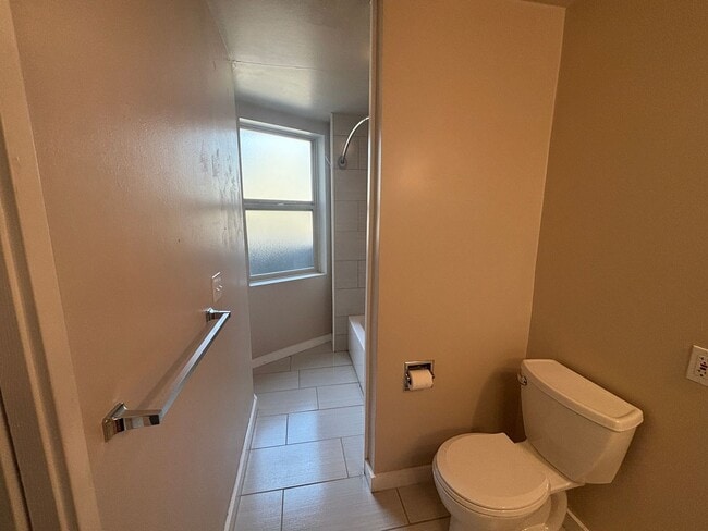 Building Photo - Great Priced Westlake Condo with Electric ...