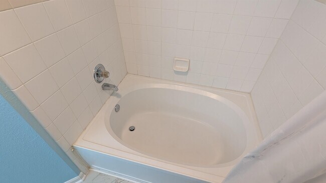 Building Photo - 2801 Chancellorsville Dr