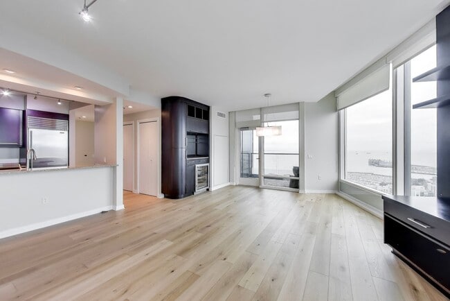 Building Photo - Luxury High-Rise Living | Stunning Bay Bridge Views from the 31st Floor