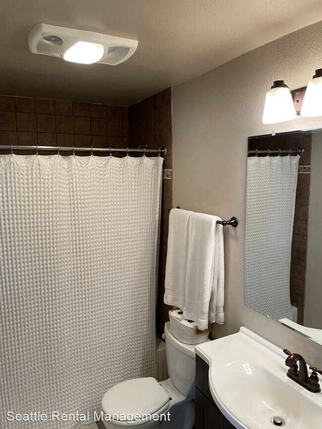 Building Photo - 1 br, 1 bath House - 6557 4th Ave NE  Unit #6