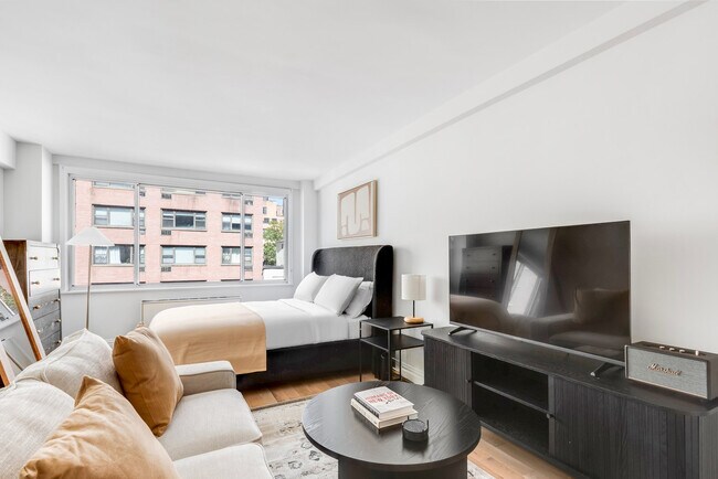 Building Photo - 340 E 51st St