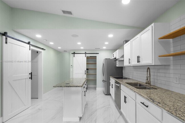 Building Photo - 2515 W 65th St