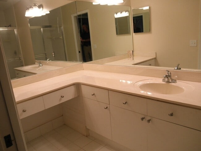 Building Photo - 1004 Landings Blvd