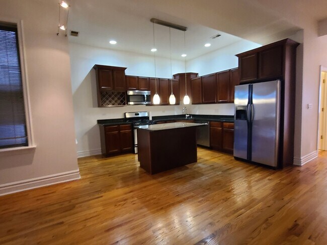 Building Photo - 4856 S Prairie Ave