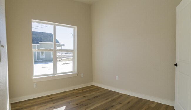 Building Photo - 306 W Truman Dr