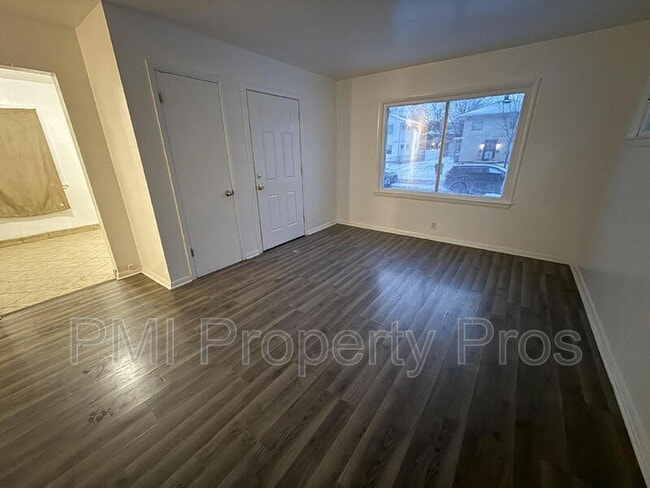 Building Photo - 5656 N 61st St