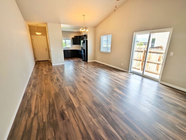 Building Photo - 9625 Rubicon Dr