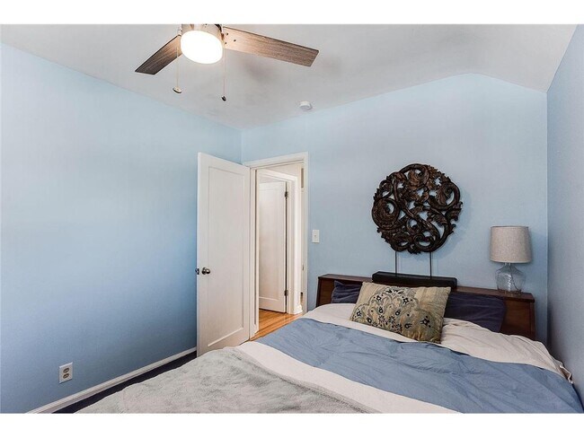 Building Photo - 1517 W 53rd St