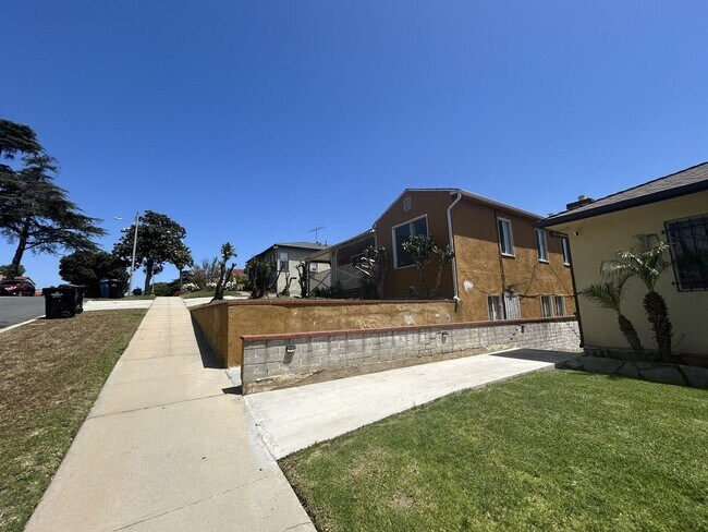 Building Photo - Charming 3 Bed 1 Bath For Rent *$400.00 Of...