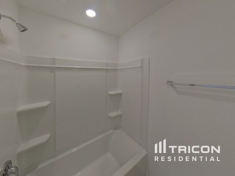 Building Photo - 803 Ponderosa Ln