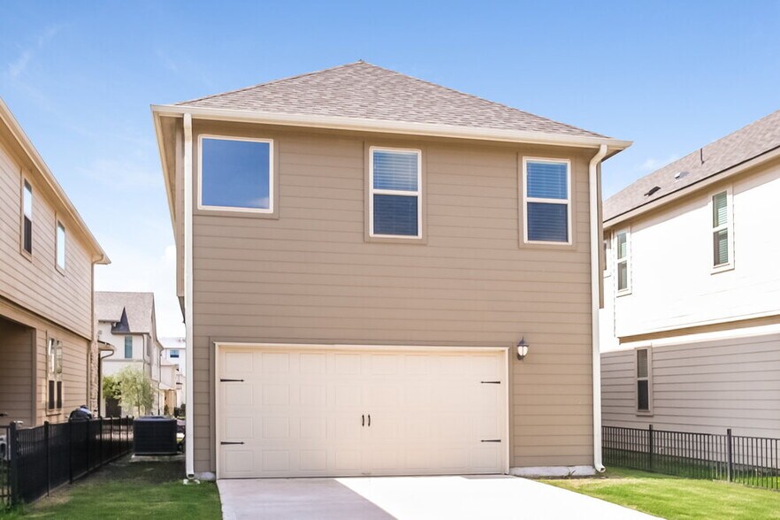 Building Photo - 200 Diamond Point Dr