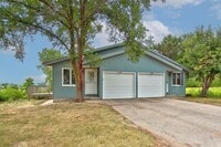 Building Photo - Private & Cozy Duplex In Prime Holland Loc...