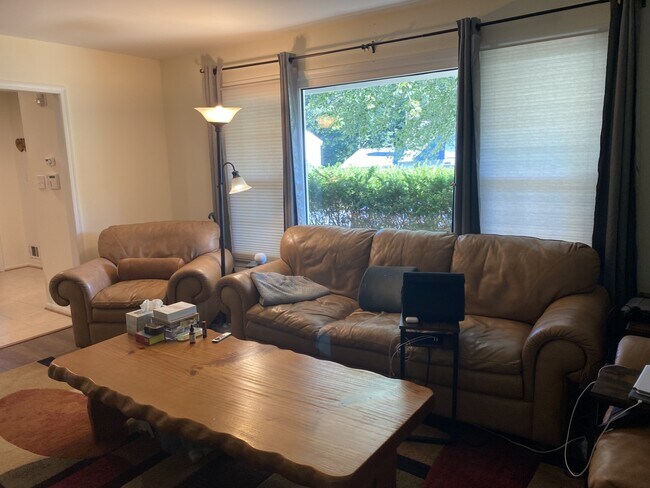 Building Photo - 7907 Laural Valley Way