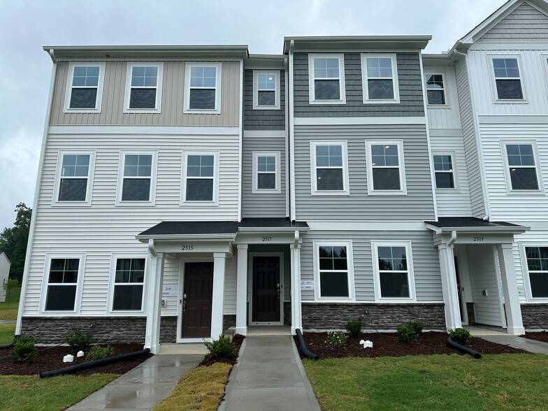 Primary Photo - Room in Townhome on Kasota Ln