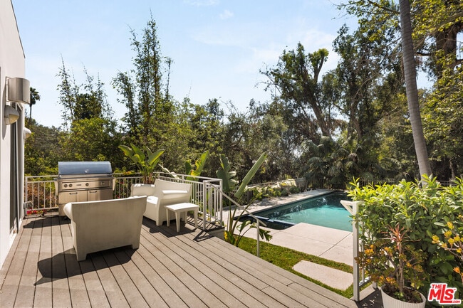 Building Photo - 7582 Mulholland Dr