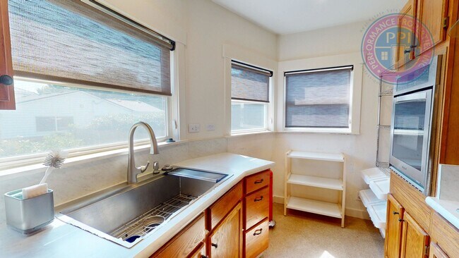 Building Photo - 2626 SE 64th Ave