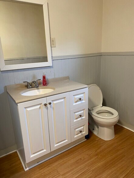 Building Photo - 498 N Main St