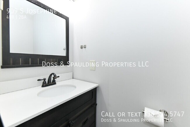 Building Photo - 909 S Josephine Boyd St