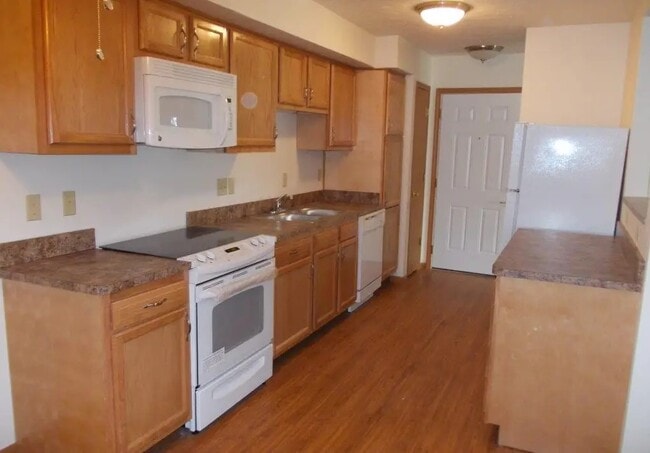 Building Photo - 808 Treewood Dr