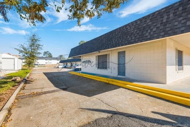 Building Photo - 1BR Apartment – $795 w/ ALL Utilities Paid!