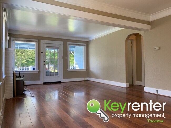 Building Photo - Charming Tacoma Craftsman House!