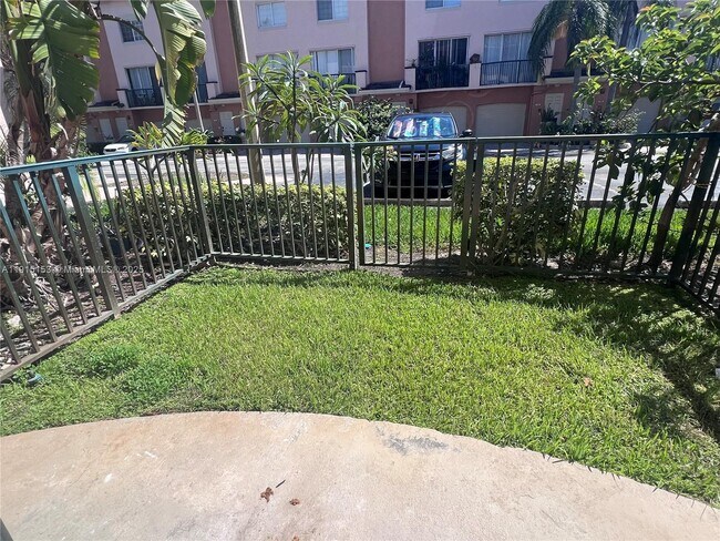 Building Photo - 2021 SE 10th Ave