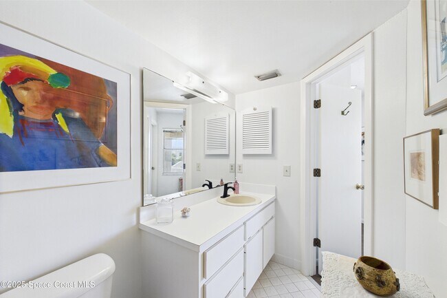 Building Photo - 2293 Venetia Pl